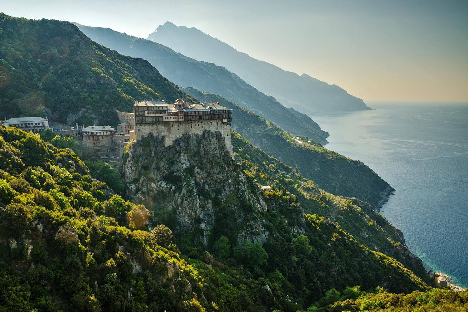 The-monastery-of-Simonopetra-in-Mount-Athos-monastic-republic